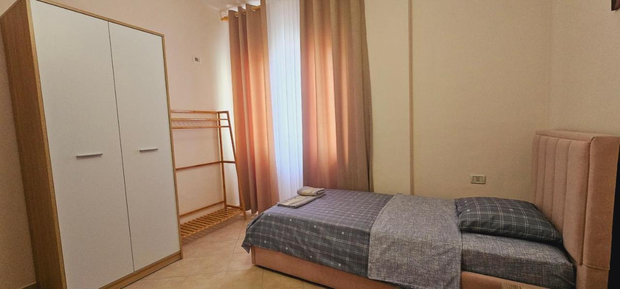 New Bazaar Side Bliss 2 Bed Room Apt With Free Garage Tirana Exterior foto