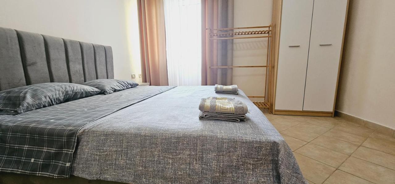 New Bazaar Side Bliss 2 Bed Room Apt With Free Garage Tirana Exterior foto
