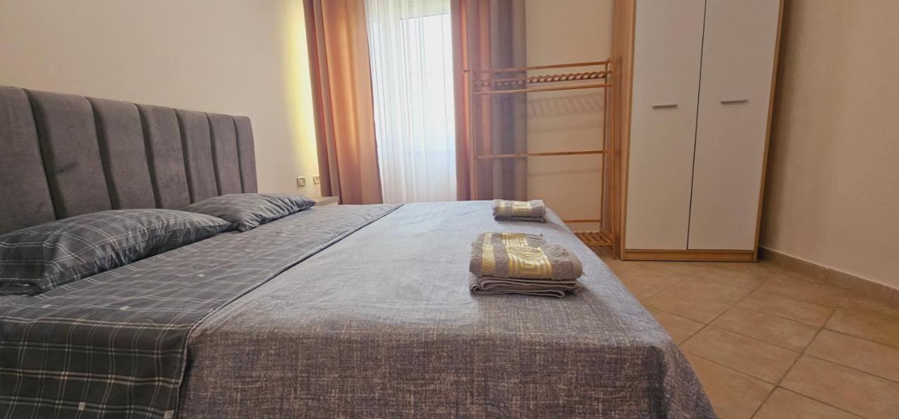 New Bazaar Side Bliss 2 Bed Room Apt With Free Garage Tirana Exterior foto